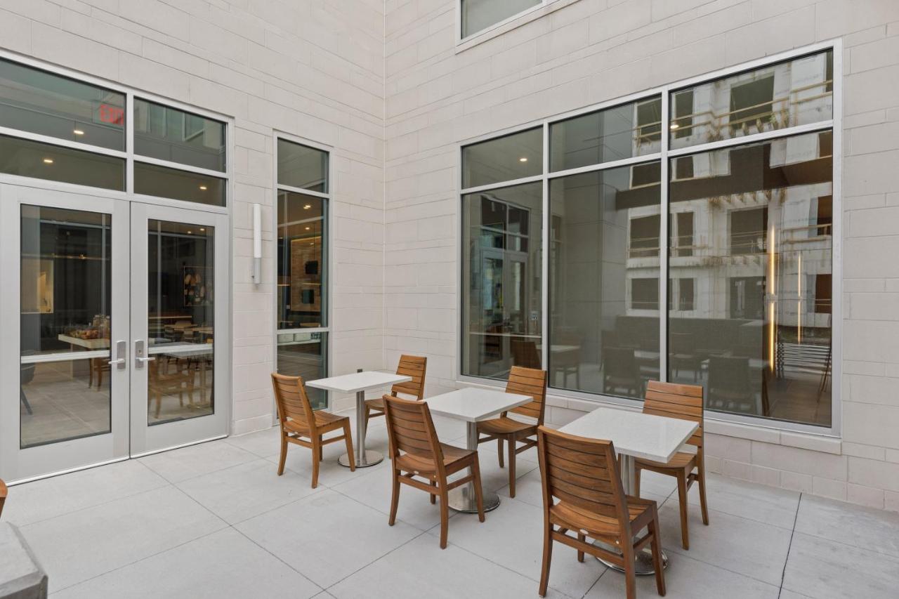 Element Hampton Peninsula Town Center Hotel Exterior foto