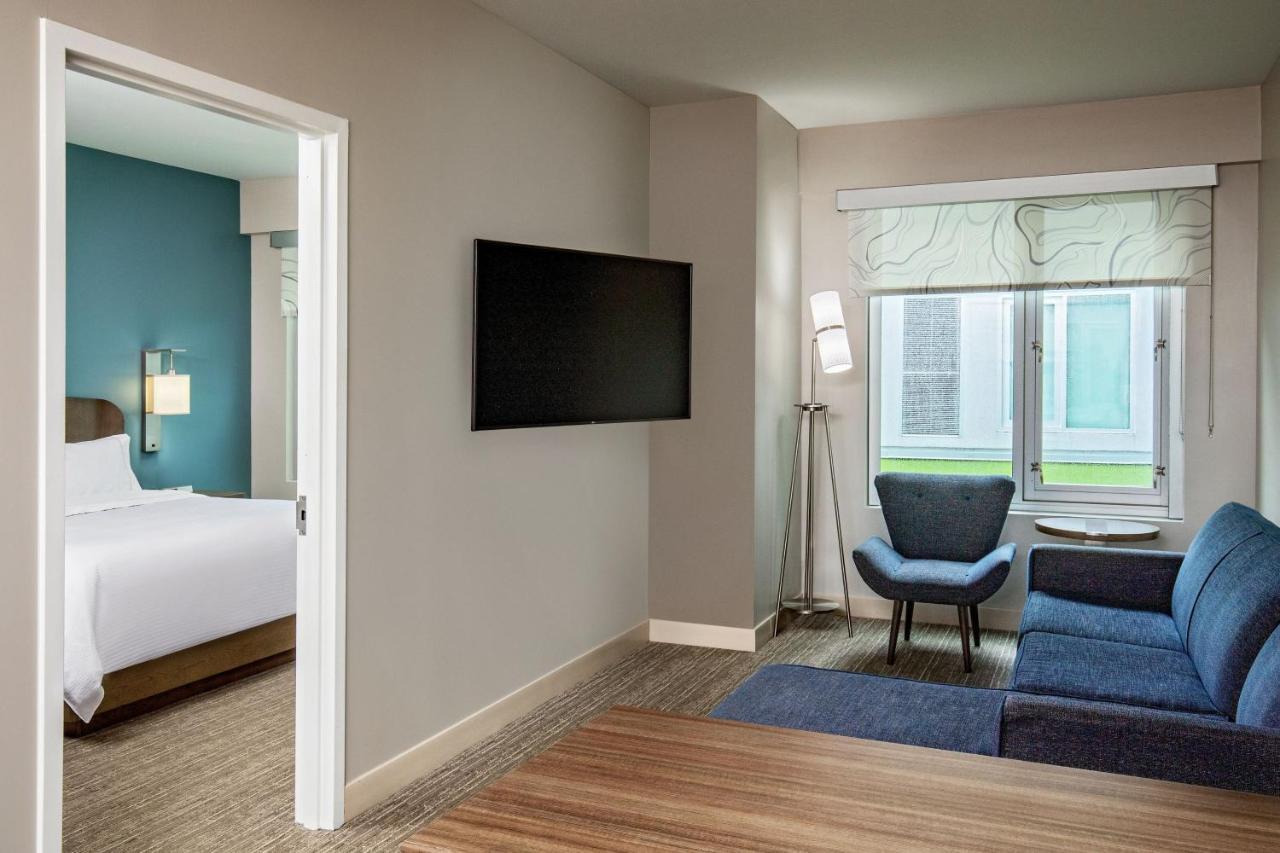 Element Hampton Peninsula Town Center Hotel Exterior foto